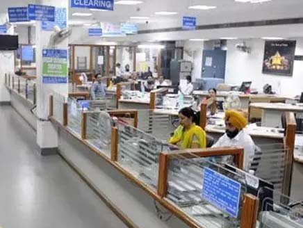 12 பொதுத்துறை வங்கிகளை  இணைக்க மத்திய அரசு முடிவா?